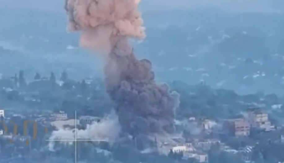 OSVANUO SNIMAK TOTALNOG UNIŠTENJA: Rusi bacili su bombu od 3 tone na ukrajinske vojnike (VIDEO)