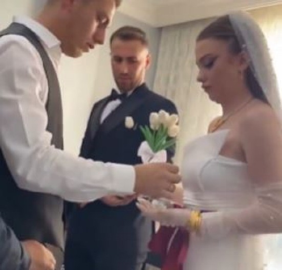 "E, OVO JE BRAT!" Na sestrinoj svadbi uručio joj je poklon zbog kojeg su svi gušili u suzama