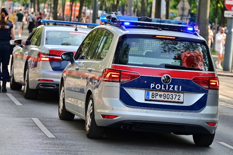 DEVOJČICA (16) IZBODENA U ŠKOLI Policija traga za osumnjičenim, HOROR u Beču!