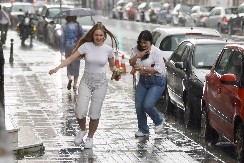 STIŽE KIŠA I U BEOGRAD! U ovom delu dana pljuskovi sa grmljavinom