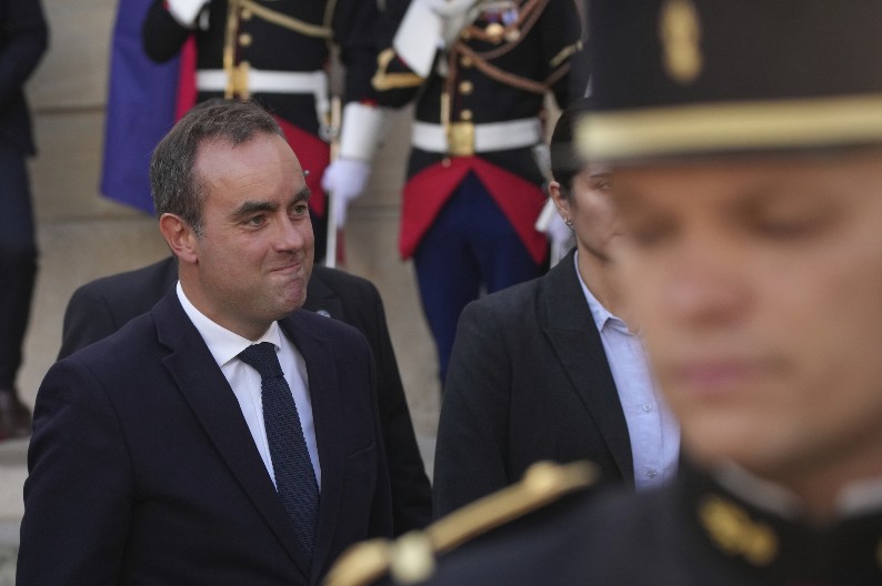 USRED HAOSA U ZEMLJI, OGLASIO SE NOVI PREMIJER FRANCUSKE Evo šta je poručio