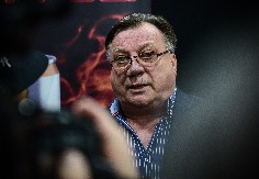 "JAKO JE LOŠE, RAK JE ZAHVATIO CELU UTROBU" Pevač šokirao tvrdnjama o najnovijim detaljima stanja Halida Bešlića