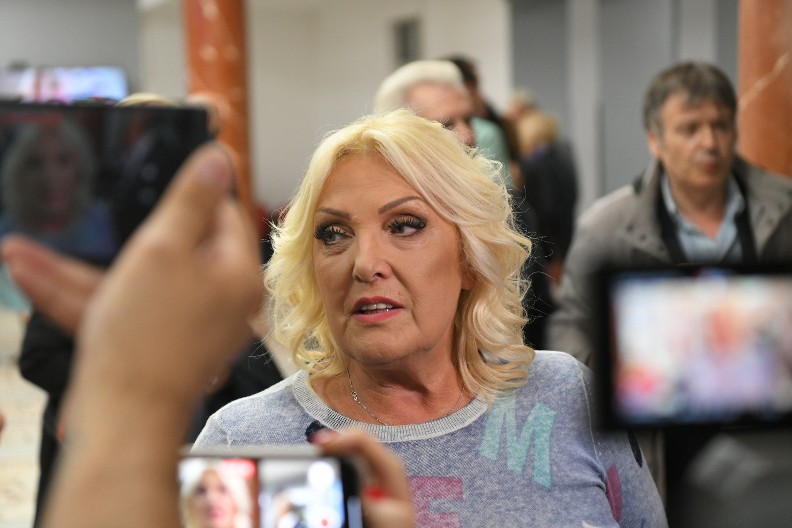 "POPRAVI ZUBE, VULGARNO SI OBUČENA" Snežana Đurišić poznatu pevačicu urnisala komentarima, ona joj brutalno odgovorila: "Opasna kao lisica"