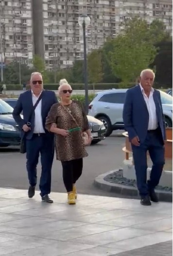 PRVO DOŠLI STRIC I DEDA! Dejan Matić stigao na punoletstvo Sašine ćerke Tare! (FOTO)