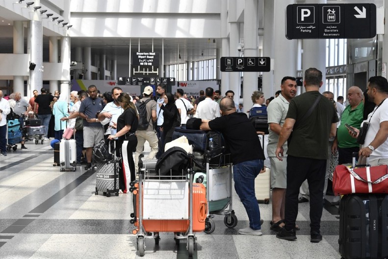 SKANDAL NA AERODROMU Putnica zaustavljena na skeneru zbog sumnjivog belog praha, službenici u panici! (FOTO)