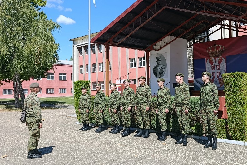 VOJNI ROK SE VRAĆA! Ko će morati, a ko može da izbegne služenje?