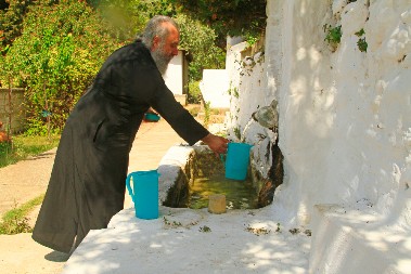 OTAC MELENTIJE OTKRIVA TAJNU SREĆE I DUHOVNOG MIRA Ovih 19 životnih lekcija sa Hilandara mogu da vam promene život!