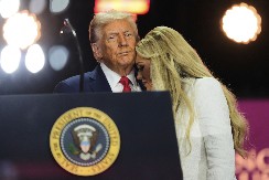 "TU SE RAZLIKUJEMO, JA IH MRZIM" Zavetničke poruke na komemoraciji Kirku: Mučenik, njegova misija će postati još snažnija