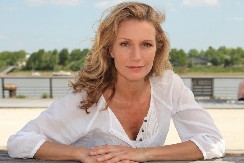 PET STVARI KOJIMA ŽENE POSLE 45 UPROPASTE SAME SEBI Greške koje nemaju veze sa godinama