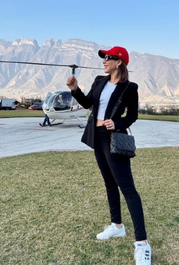 VODITELJKA POGINULA U PADU AVIONA Oglasila se neposredno pred smrt