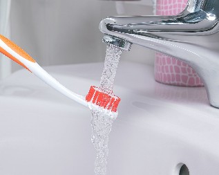 RIZIK JE U USTIMA Preskakanje pranja zuba može da poveća šanse za zarazu od opasne bolesti