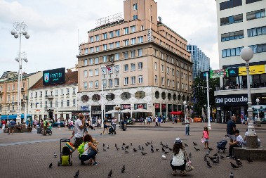 HRVATI BI DA OSTARE S RODITELJIMA Mladi u EU napuštaju roditeljski dom u proseku sa 26,2 godine, u Hrvatskoj sa 31,3