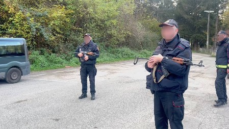 DOK TRAJE POTERA ZA UBICAMA SASLUŠAVAJU SE KAVČANI Zbog likvidacije dva pripadnika "škaljarskog klana" policija je podignuta na noge