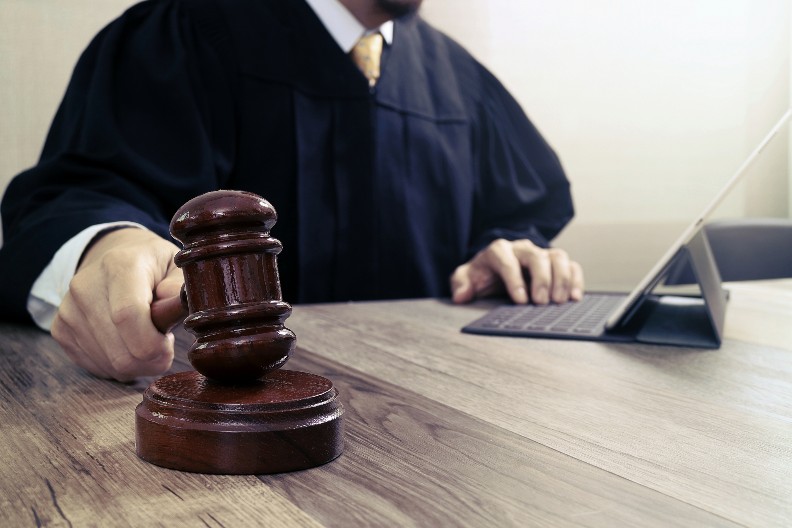 "UBICA NAŠE MAJKE SVE JE PRIZNAO" Prošao je u pratnji  zatvorskih stražara, pogledao me je i odmah spustio pogled