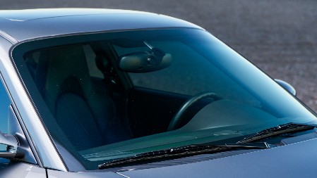 NIKADA VIŠE NEĆE BITI ZAMAGLJENA, AKO JE POPRSKATE OVIM Ovo sredstvo je čudo, šoferšajbana će biti skoro pa "nevidljiva"