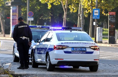 POLICAJAC VAN RADNOG VREMENA SPASAO ŽENU Uhvatio dve opasne osobe kod Karađorđevog parka