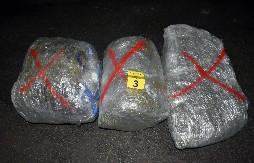 VELIKA AKCIJA POLICIJE, UHAPŠENA DVA DILERA! Jednog našli na naplatnoj rampi sa 35 kila droge, a drugog kod Ražnja sa 50 KILA!