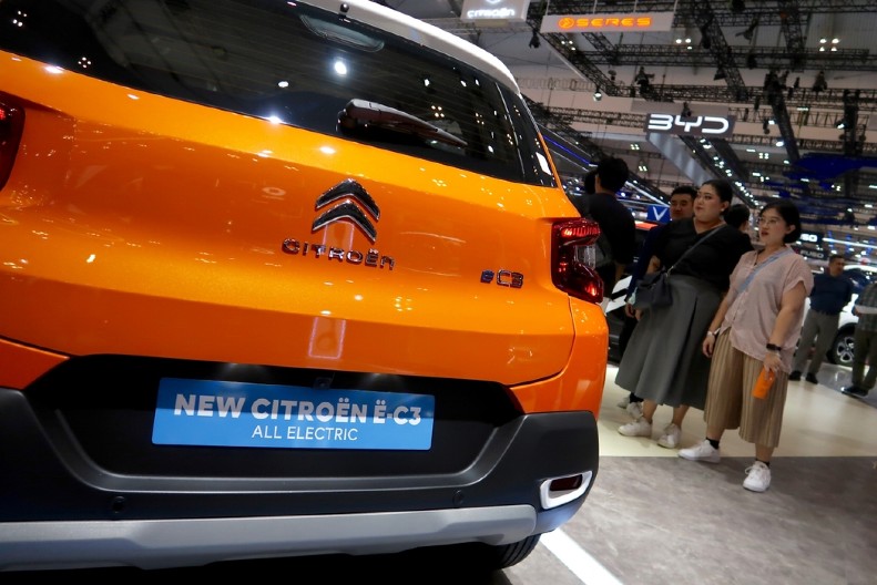 Popularna marka automobila upozorila vozače: Povlače vozila, opasna su