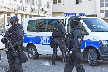 CRNOGORSKA VLAST BEZBOŽNIČKA KAO MILOVA Policija upala u manastir Đurđevi stupovi