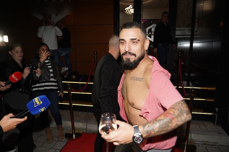 "RAZOČARAO ME DARKO LAZIĆ" Pevač ne može da mu oprosti jedno: "Nemam nameru da ga zovem, nije došao da me vidi kad je trebalo"