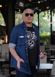 OVO JE NOVA FUTINA DEVOJKA? Zgodna brineta ostavila sve bez teksta, ima zategnuto telo i ni gram celulita (FOTO)