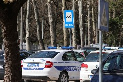SVAĐA OKO PARKINGA SE PRETVORILA U KRVOPROLIĆE U RAKOVICI Muškarac izboden nožem u grudi, hitno prevezen u Urgentni centar