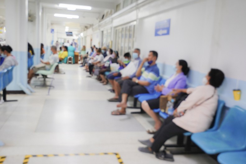 OVAJ GRAD U SRBIJI JE NA UDARU PACIJENATA SA POVIŠENIM PRITISKOM I NAPADIMA GUŠENJA Lekari u danu primili preko 170 poziva, ambulante sve punije