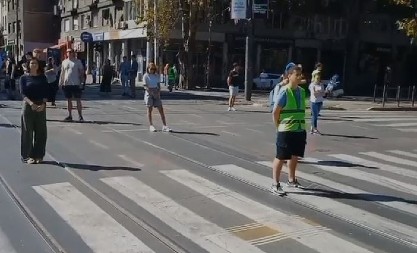 "NEMATE POJMA O DEMOKRATIJI" Čitava Tviter zajednica ustala i poklopila blokadere!