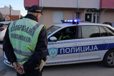 POLICIJA TRAGA ZA OBESNIM VOZAČEM Naleteo na ženu i nakon što ju je udario pobegao!