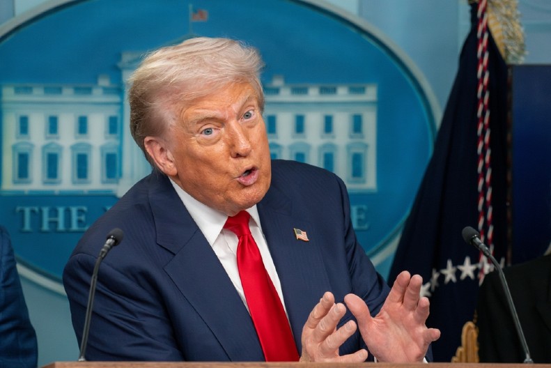 SADA KAD KRENU SA UNIŠTENJEM, NEMA NAZAD Tramp objavio listu finansijera Antife, pa poručio JEDNO