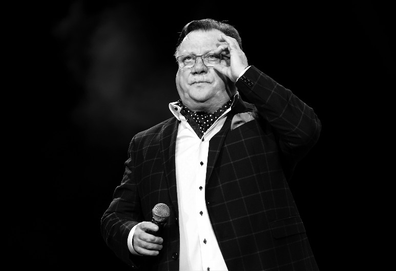 U STANU HALIDA BEŠLIĆA ŽIVELO 20 IZBEGLICA Neverovatna priča o pokojnom pevaču, nikada javno nije govorio o humanitarnim delima