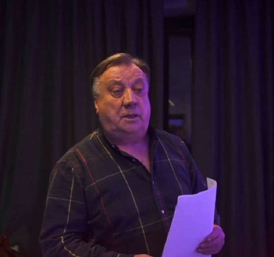 SAMO SE ON POJAVIO! Jedini član ''Pinkovih zvezda'' došao da oda počast pokojnom kolegi Halidu Bešlicu