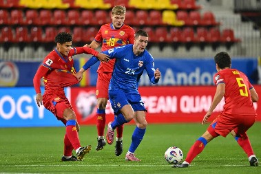 VLAHOVIĆ PREKRATIO MUKE, MITROVIĆ STAVIO TAČKU Srbija primila gol sa pola terena, pa preokrenula protiv fudbalskih Liliputanaca u prvom meču post-Piksijeve ere