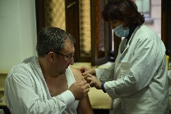 PREVENCIJA NA VREME: Narodni poslanici vakcinisali se protiv sezonskog gripa Torlakovom vakcinom (FOTO)