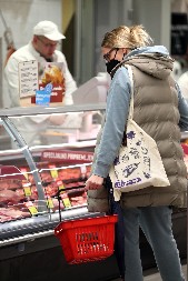 Trik sa mesom koji koriste trgovci je šokantan i opasan: Evo gde završe bajati ostaci