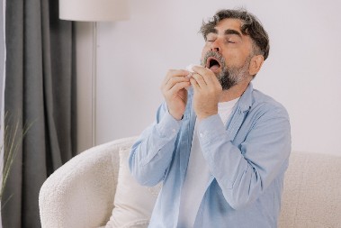 ZAŠTO KAŽEMO ‘NAZDRAVLJE’ KADA NEKO KINE? Ovaj stari običaj krije misterioznu svrhu – razlog će vas šokirati!