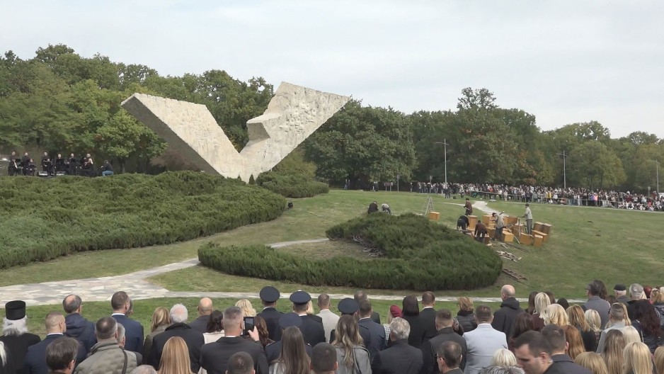 MUK, TUGA I NAKON 84 GODINE Najtužniji čas danas je održan u Šumaricama u znak sećanja na nastradale đake, radnike, očeve i majke