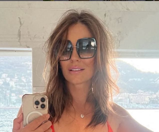 TRAŽE JOJ KRŠTENICU KADA VIDE KAKVO TELO IMA!  Manekenka u 60. godini ima figuru devojčice!