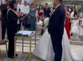 ''SNAJKA, SAD ZNAŠ ZA KOGA SI SE UDALA'' Snimak sa svadbe oduševio Srbiju, zbog jednog poteza mladoženje gosti popadali od smeha! (VIDEO)