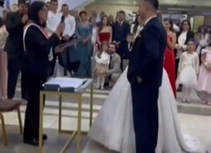 SNIMAK SA SVADBE U SRBIJI POSTAO VIRALNI HIT Pre nego što je izgovorio sudbonosno ''da'', mladoženja napravio neverovatan potez! (VIDEO)