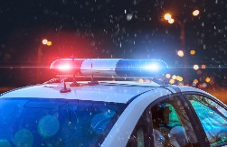 TEŠKA NESREĆA NAPUTU Kran odsekao krov automobila