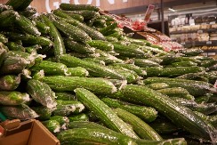 Malo ko zna istinu – evo zašto se krastavci u marketu pakuju u plastičnu foliju