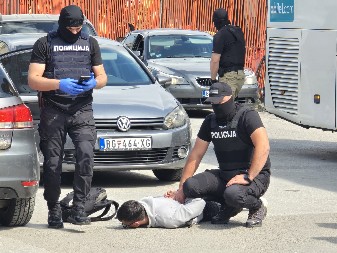 VELIKA AKCIJA POLICIJE U SUBOTICI Zaplenjena kila i po KOKAINA, uhapšena tri dilera! (FOTO)