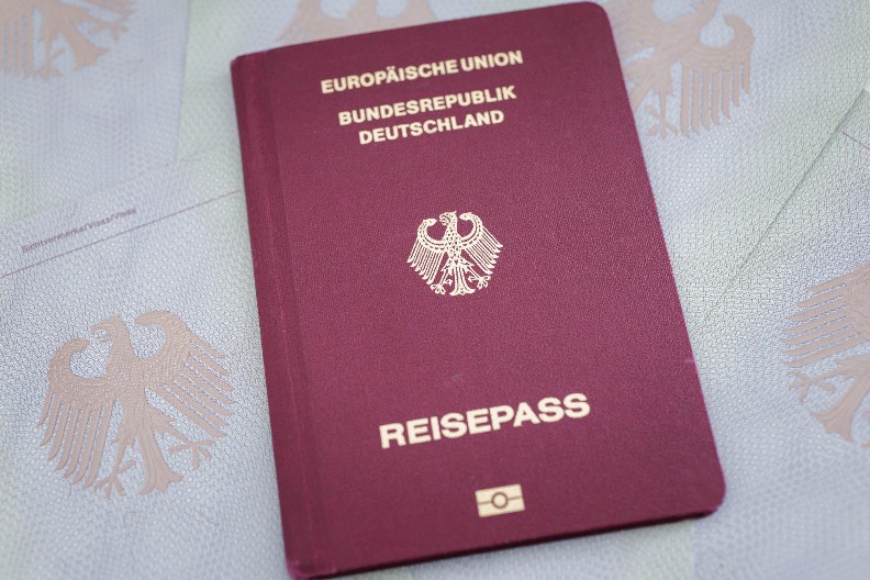 PREKARDAŠILO IM! Nemci traže ukidanje dvojnog državljanstva