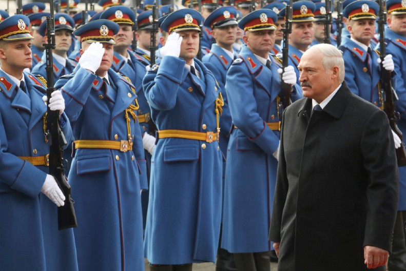 DOĐETE LI BEZ DOZVOLE SA SVOJIM GVOZDENIM ČIZMAMA, UDARIĆEMO! Lukašenko upozorio: Plaćaće za vazduh!