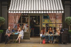 NA DAN ŽALOSTI PRAVILI KONCERT Muzika treštala na Dorćolu, komšije zvale policiju, a onda se oglasio i lokal