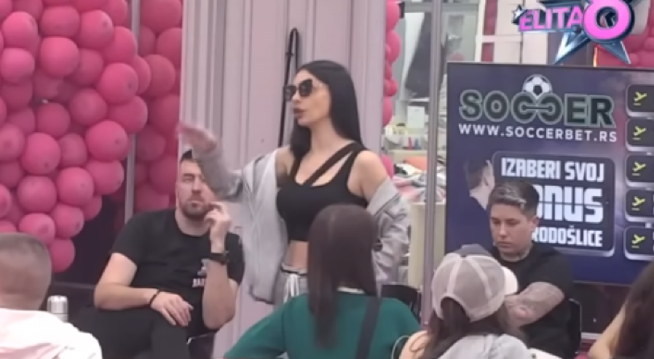 "DOBILA SAM ZABRANU PRILASKA, NE SMEM DA VIĐAM DETE" Bivša zadrugarka završila u policiji: "Ćerki truje mozak, govori joj jezive stvari"