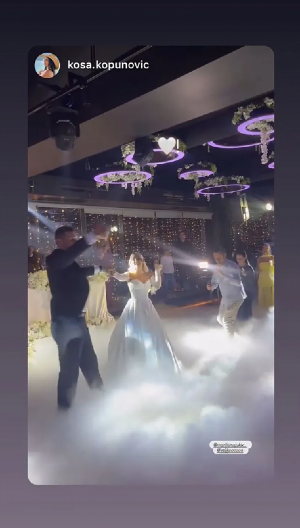 UDALA SE PEVAČICA IZ ZVEZDA GRANDA Blistala u bajkovitoj venčanici, pogledajte emotivne kadrove