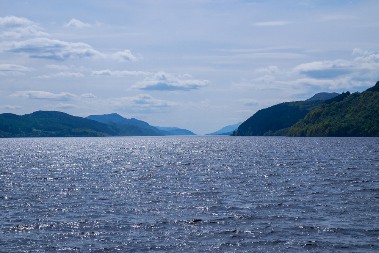 KADA SE VODA IZ JEZERA POVUKLA ZBOG SUŠE, NA DNU JE OTKRIVENO NEŠTO NEVEROVATNO Tajna je čuvana decenijama
