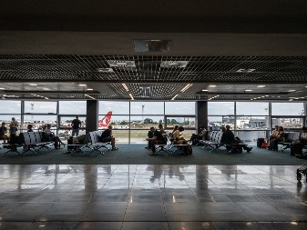 PANIKA NA AERODROMIMA ŠIROM AMERIKE! Letovi obustavljeni, haos ušao u drugi mesec!